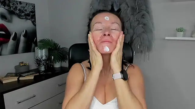 Snapshot of HelenLuxx chatting on 26, 1, 2025 HelenLuxx online show from 26, 1, 2025