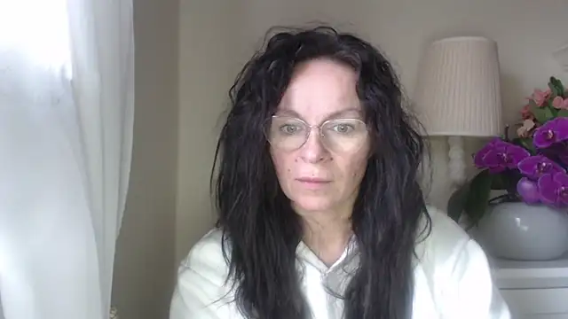 Snapshot of HelenLuxx chatting on 21, 10, 2025 HelenLuxx online show from 21, 10, 2025