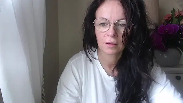 Snapshot of HelenLuxx chatting on 23, 10, 2025 HelenLuxx online show from 23, 10, 2025