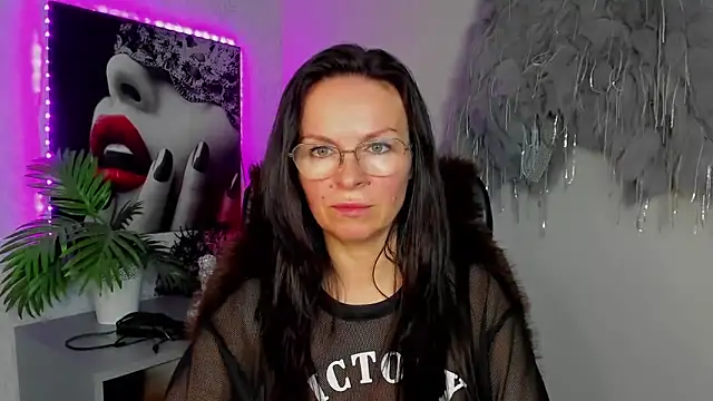 HelenLuxx online show from 16, 3, 2026