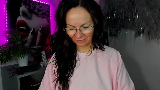 HelenLuxx online show from 29, 3, 2026