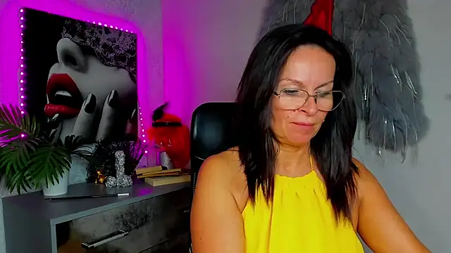 HelenLuxx online show from 14, 7, 2026