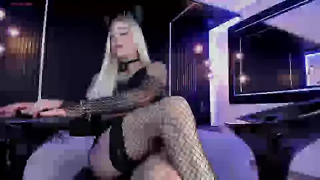 Snapshot of _Holly_Cat chatting on 22, 1, 2025 Holly Cat online show from 22, 1, 2025