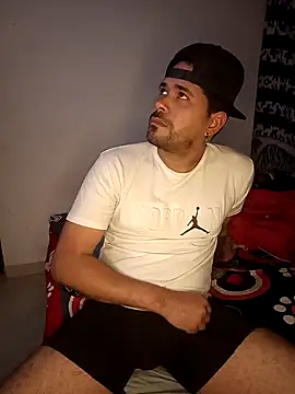 Snapshot of Joselatino23 chatting on 17, 10, 2025 Joselatino23 online show from 17, 10, 2025