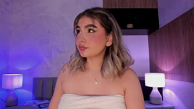 Snapshot of SamantaBone chatting on 28, 12, 2024 SamantaBone online show from 28, 12, 2024