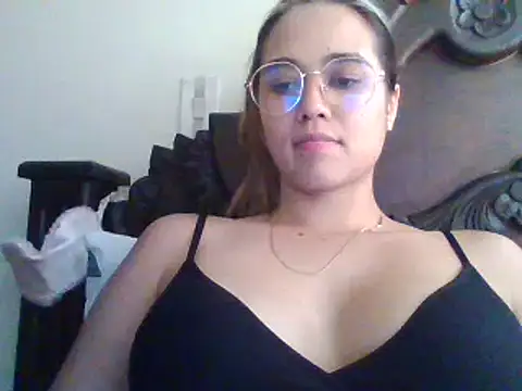 Snapshot of trianabell chatting on 18, 2, 2025 trianabell online show from 18, 2, 2025