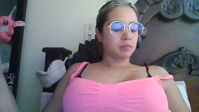 Snapshot of trianabell chatting on 20, 2, 2025 trianabell online show from 20, 2, 2025