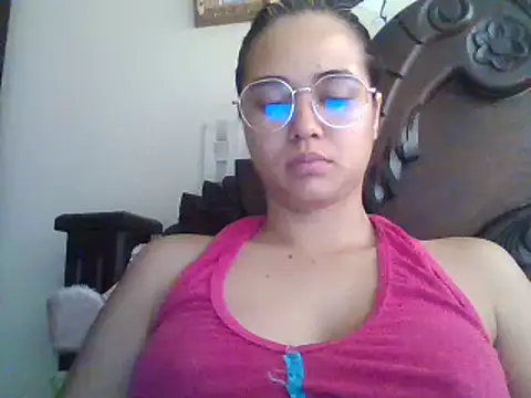 Snapshot of trianabell chatting on 24, 2, 2025 trianabell online show from 24, 2, 2025