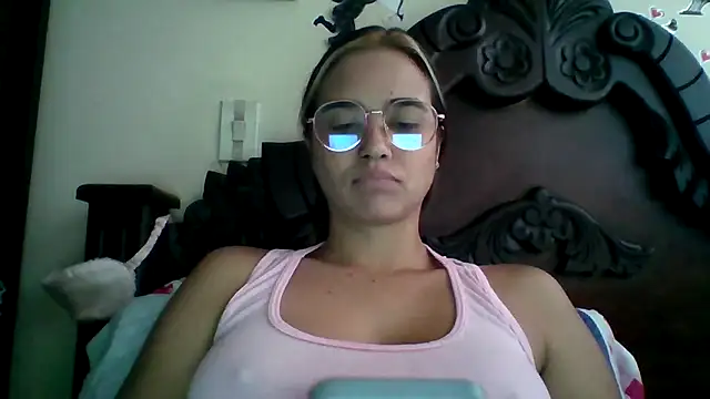 Snapshot of trianabell chatting on 8, 9, 2025 trianabell online show from 8, 9, 2025