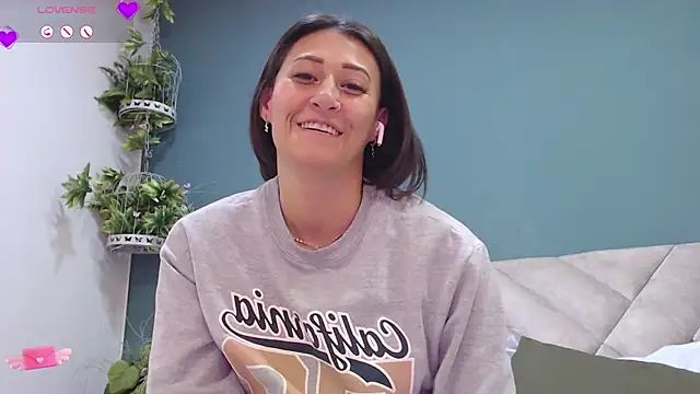 SharisWillian online show from 5, 2, 2025