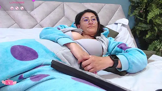 SharisWillian online show from 12, 3, 2025