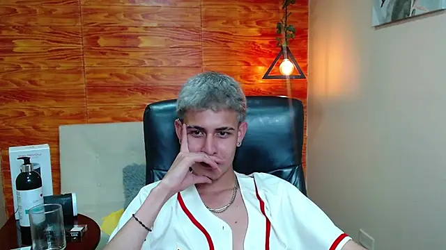 Bastiaan 28 online show from 20, 12, 2024