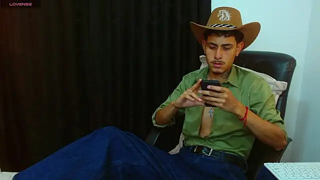 Snapshot of Bastiaan_28 chatting on 8, 3, 2026 Bastiaan 28 online show from 8, 3, 2026