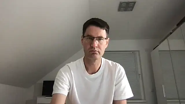 Snapshot of zxzx_cam1 chatting on 15, 12, 2024 zxzx cam1 online show from 15, 12, 2024