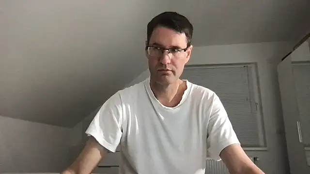 Snapshot of zxzx_cam1 chatting on 20, 12, 2024 zxzx cam1 online show from 20, 12, 2024