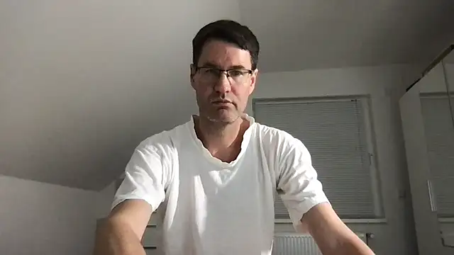 Snapshot of zxzx_cam1 chatting on 31, 12, 2024 zxzx cam1 online show from 31, 12, 2024