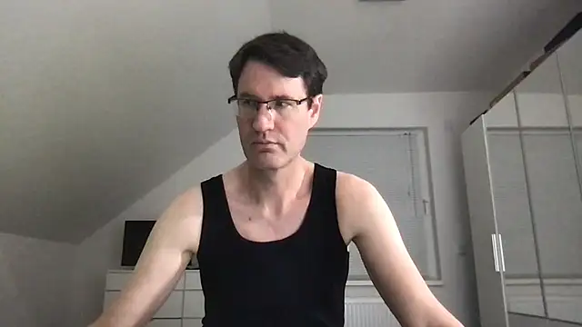 Snapshot of zxzx_cam1 chatting on 21, 2, 2025 zxzx cam1 online show from 21, 2, 2025