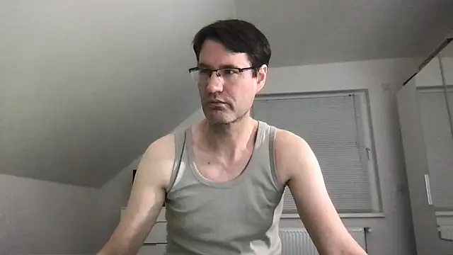 Snapshot of zxzx_cam1 chatting on 2, 3, 2025 zxzx cam1 online show from 2, 3, 2025