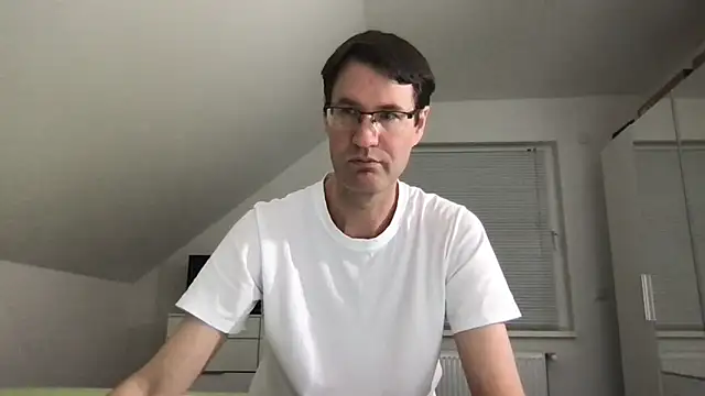 Snapshot of zxzx_cam1 chatting on 7, 3, 2025 zxzx cam1 online show from 7, 3, 2025