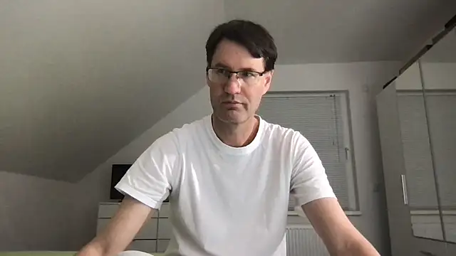 Snapshot of zxzx_cam1 chatting on 11, 3, 2025 zxzx cam1 online show from 11, 3, 2025