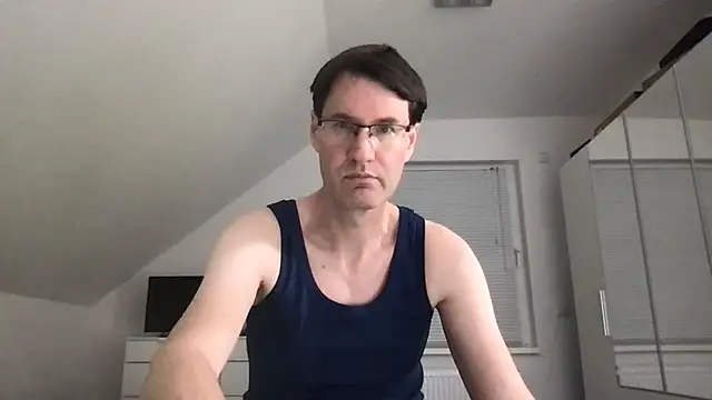 Snapshot of zxzx_cam1 chatting on 17, 3, 2025 zxzx cam1 online show from 17, 3, 2025