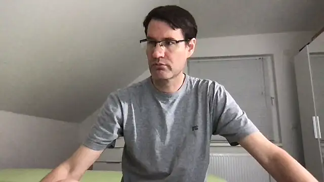 Snapshot of zxzx_cam1 chatting on 11, 10, 2025 zxzx cam1 online show from 11, 10, 2025