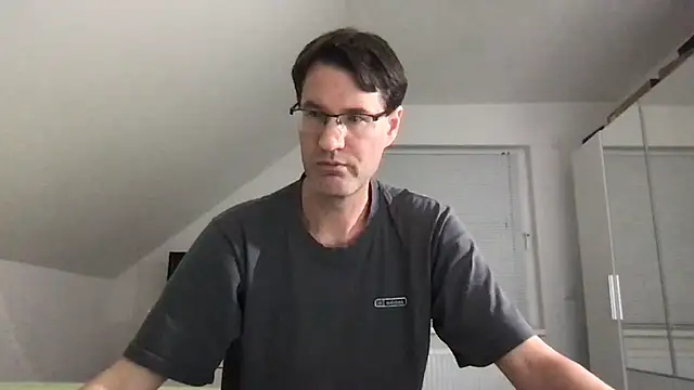 Snapshot of zxzx_cam1 chatting on 18, 10, 2025 zxzx cam1 online show from 18, 10, 2025