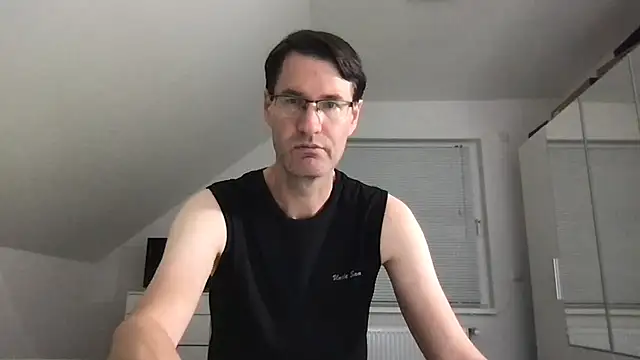 Snapshot of zxzx_cam1 chatting on 25, 10, 2025 zxzx cam1 online show from 25, 10, 2025