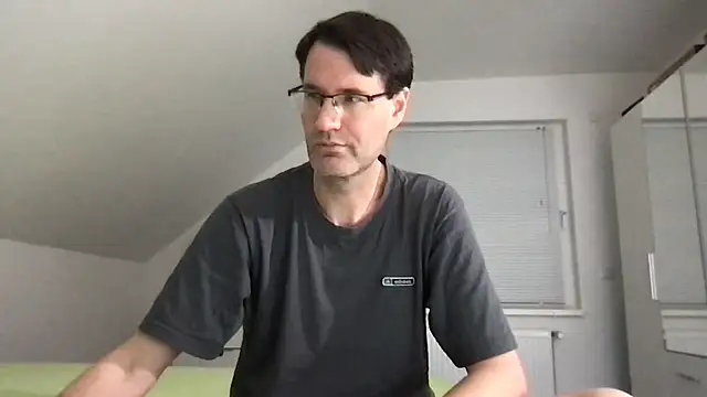 Snapshot of zxzx_cam1 chatting on 26, 10, 2025 zxzx cam1 online show from 26, 10, 2025