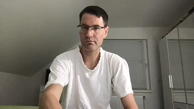 Snapshot of zxzx_cam1 chatting on 1, 11, 2025 zxzx cam1 online show from 1, 11, 2025