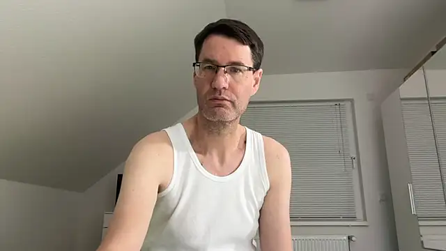 Snapshot of zxzx_cam1 chatting on 15, 2, 2026 zxzx cam1 online show from 15, 2, 2026