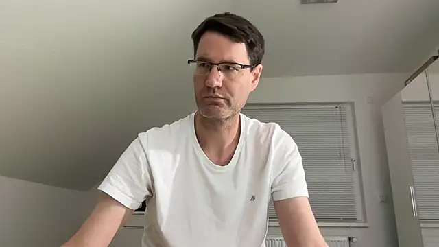 Snapshot of zxzx_cam1 chatting on 1, 3, 2026 zxzx cam1 online show from 1, 3, 2026