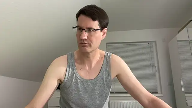 Snapshot of zxzx_cam1 chatting on 16, 3, 2026 zxzx cam1 online show from 16, 3, 2026