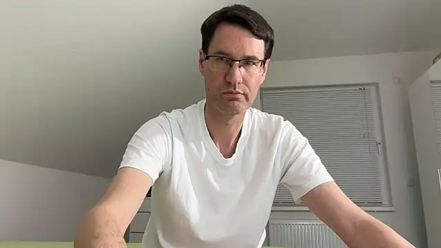 Snapshot of zxzx_cam1 chatting on 17, 3, 2026 zxzx cam1 online show from 17, 3, 2026