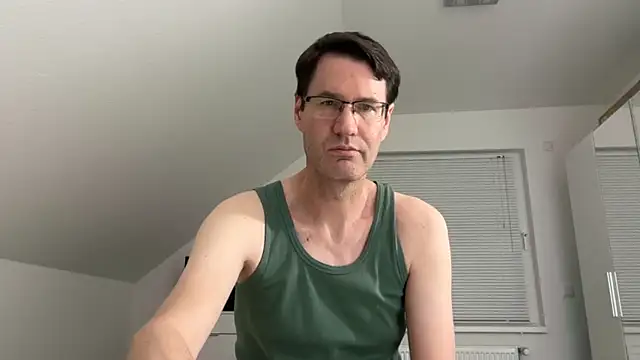 Snapshot of zxzx_cam1 chatting on 2, 4, 2026 zxzx cam1 online show from 2, 4, 2026