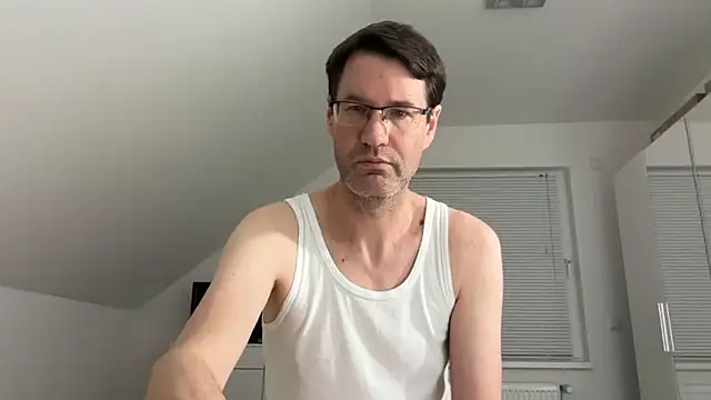 Snapshot of zxzx_cam1 chatting on 5, 4, 2026 zxzx cam1 online show from 5, 4, 2026