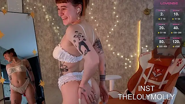 Snapshot of LolyMolli chatting on 2, 11, 2025 LolyMolli online show from 2, 11, 2025