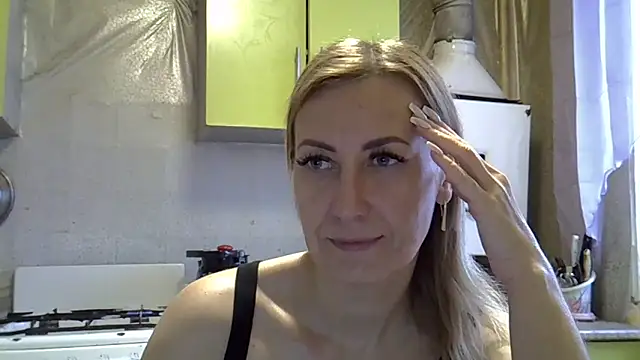 Snapshot of AshleyXHoney chatting on 10, 12, 2024 AshleyXHoney online show from 10, 12, 2024