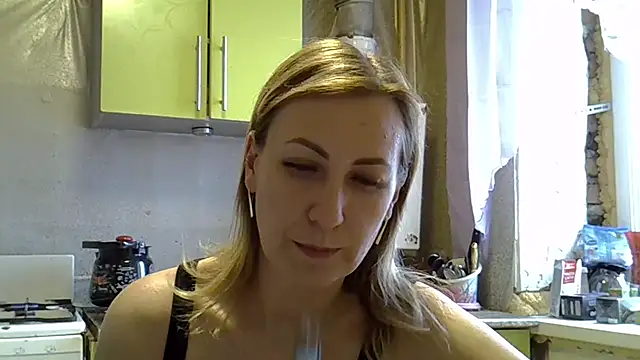 Snapshot of AshleyXHoney chatting on 10, 12, 2024 AshleyXHoney online show from 10, 12, 2024