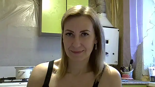 Snapshot of AshleyXHoney chatting on 11, 12, 2024 AshleyXHoney online show from 11, 12, 2024