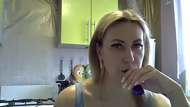 Snapshot of AshleyXHoney chatting on 5, 3, 2025 AshleyXHoney online show from 5, 3, 2025