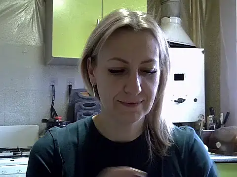 Snapshot of AshleyXHoney chatting on 6, 11, 2025 AshleyXHoney online show from 6, 11, 2025