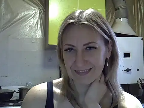 Snapshot of AshleyXHoney chatting on 2, 12, 2025 AshleyXHoney online show from 2, 12, 2025