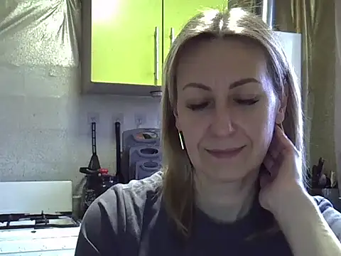 Snapshot of AshleyXHoney chatting on 17, 12, 2025 AshleyXHoney online show from 17, 12, 2025