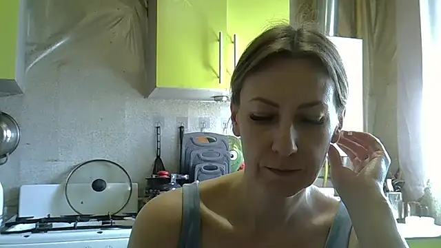 Snapshot of AshleyXHoney chatting on 5, 5, 2026 AshleyXHoney online show from 5, 5, 2026