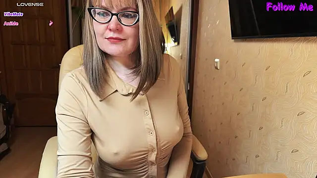 Snapshot of MyLadySkyLuck chatting on 7, 6, 2026 MyLadySkyLuck online show from 7, 6, 2026