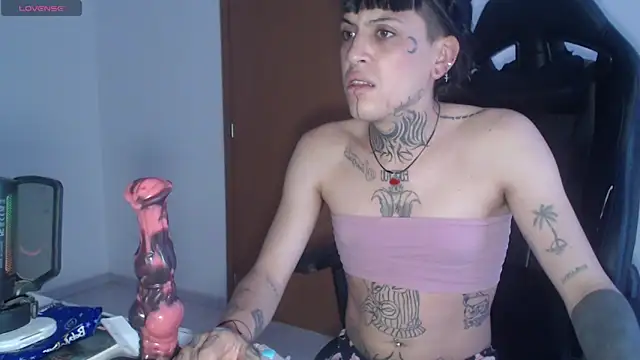 Snapshot of charlotbelucci_ chatting on 8, 10, 2025 charlotbelucci online show from 8, 10, 2025