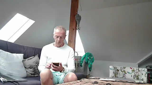 Snapshot of maxmueller321 chatting on 29, 3, 2026 maxmueller321 online show from 29, 3, 2026