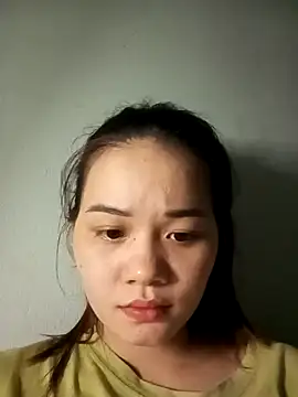 Ngoc-Trinh online show from 5, 12, 2024