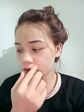 Ngoc-Trinh online show from 16, 1, 2025